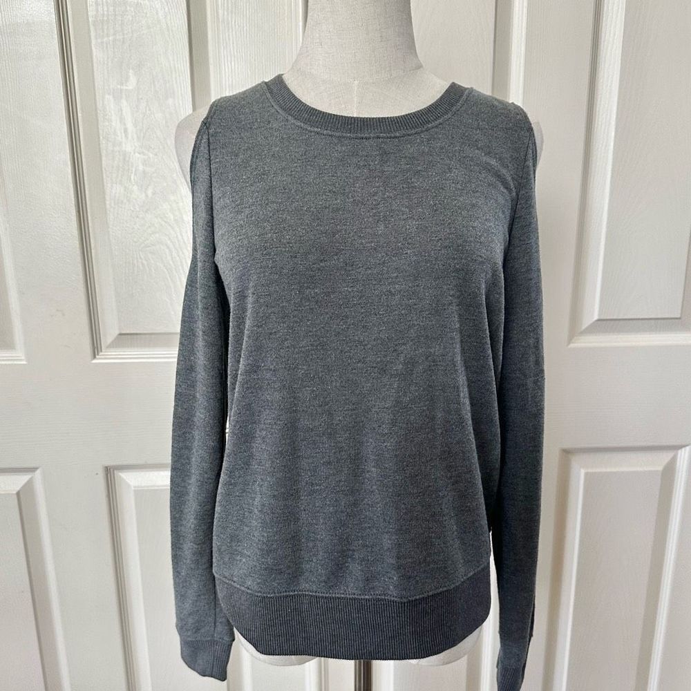 Aerie grey cut out shoulder long sleeved sweatshirt
